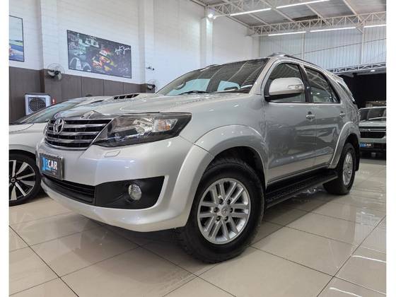 TOYOTA HILUX SW4 3.0 SRV 4X4 16V TURBO INTERCOOLER DIESEL 4P AUTOMÁTICO TOYOTA HILUX SW4 3.0 SRV 4X4 16V TURBO INTERCOOLER DIESEL 4P AUTOMÁTICO